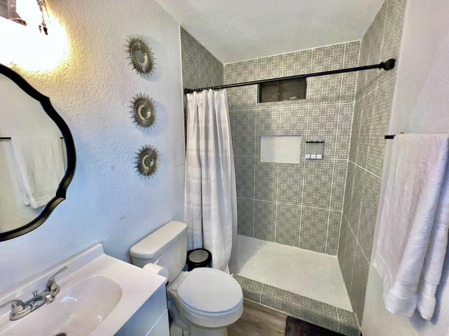 Chic & Cozy 2 Bedroom - 1 Bathroom - Rated Best Eagle Pass Exterior photo